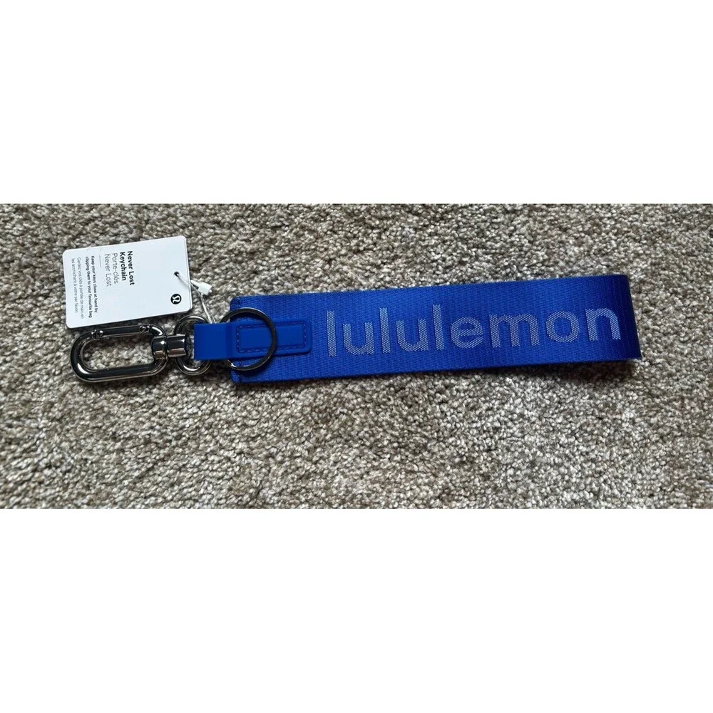 Lululemon Never Lost Keychain Blue NWT - Picture 1 of 2